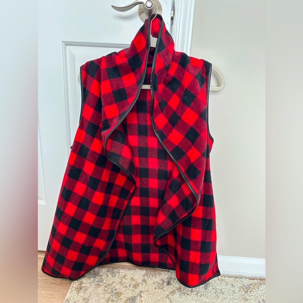 Rosette Plaid Fleece Vest - Women’s M